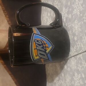 Oklahoma City Thunder basketball mug. Very good condition.